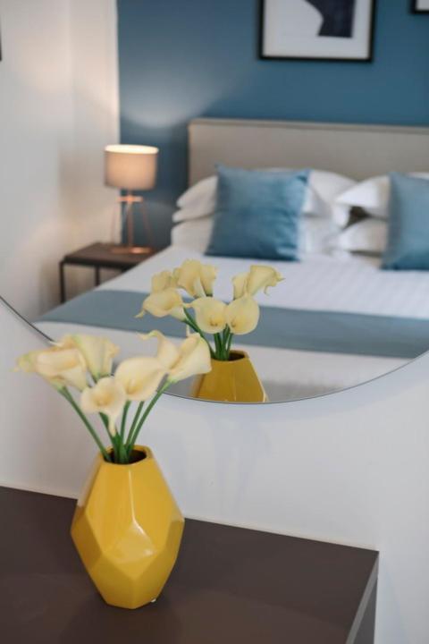 Bespoke Roma Suites מראה חיצוני תמונה